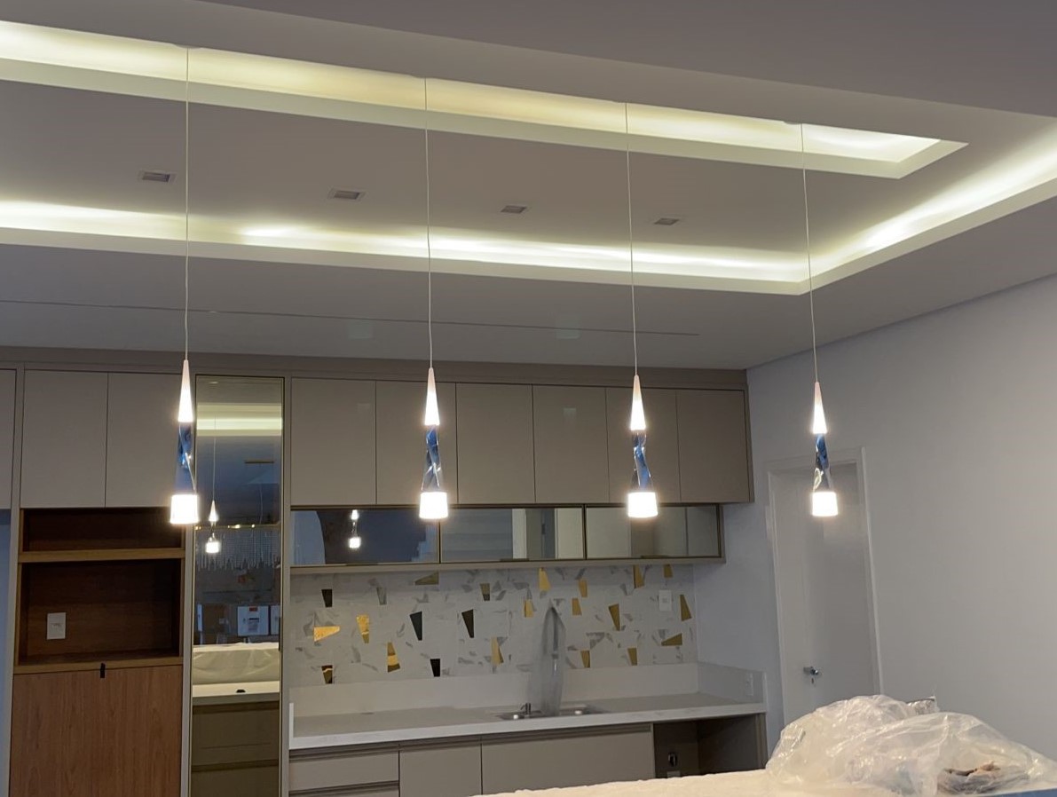 Pendente moderno Labam cromado, ideal para salas, lavabos, balcão e cabeceira de cama Lustres Gênesis loja online de Lustres e Iluminação Decorativa